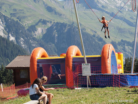 saut à l'élastique jeux pour enfants