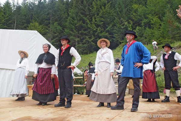 chaque année en été à lieu la fête traditionnelle de Manigod ou vous pourrez découvrir les vieux métiers, et les agriculteurs